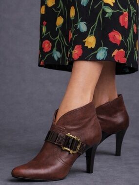 French Connection Leather Women's Brown Ankle Boots
Size 40 9US